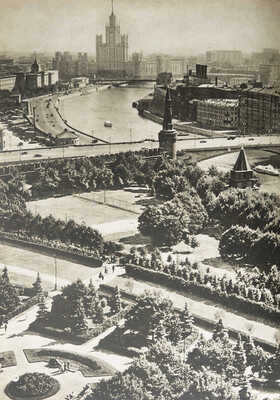 Москва. Moscow. Moscou. Moskau. [Альбом] / Оформ. худож. Г. Фишера. М., 1956.